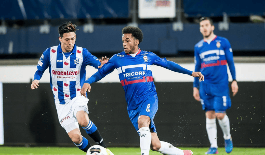 媒体人：在最需要得分的时候库里站出来了 年轻人最后也把握机会.